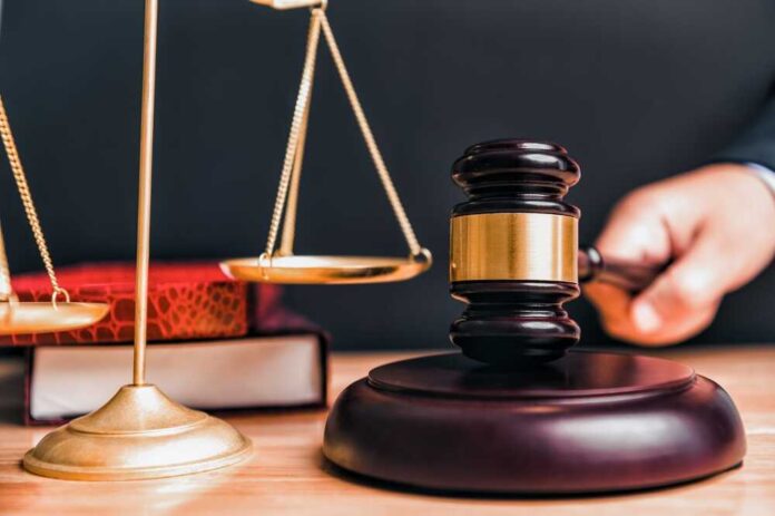 shutterstock_2314599993.jpg featured image Judge gavel, scales of justice, and law books.