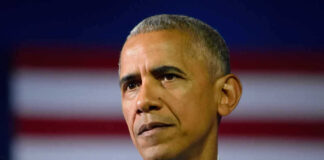 Barack Obama in front of flag.