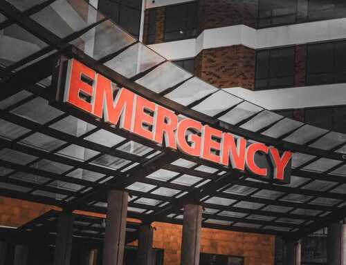 shutterstock_2519879063.jpg Illuminated emergency sign at a hospital entrance