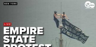 Protesters scale Empire State Building